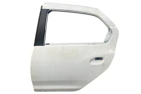 Dveře zadní levé sedan 821012282R Novinka