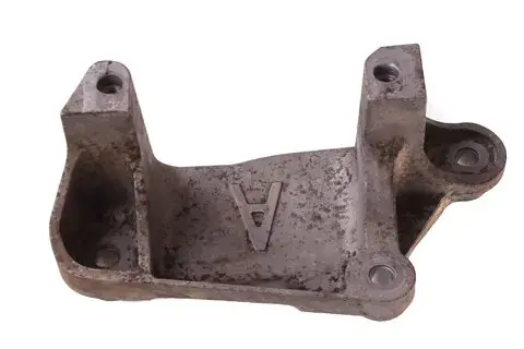 Sleva Držák motoru levý 1813A2